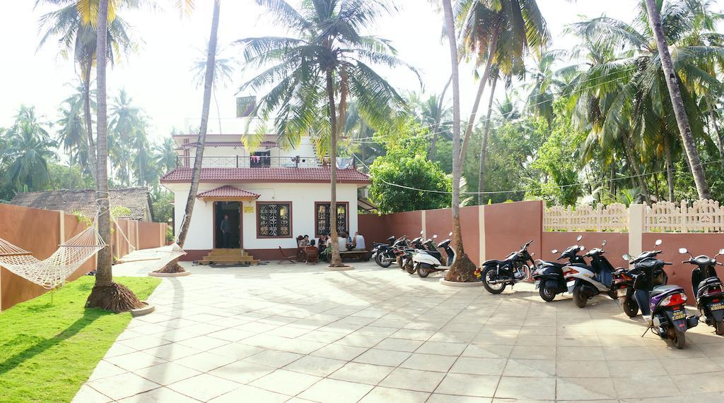 Wanderers Hostel Morjim Ngoại thất bức ảnh