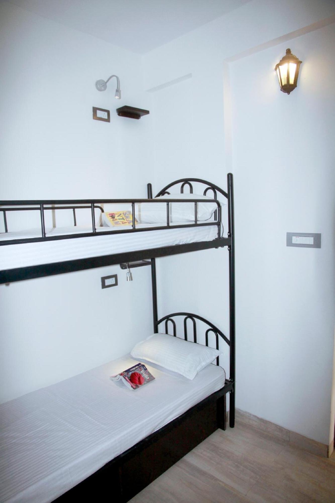 Wanderers Hostel Morjim Ngoại thất bức ảnh