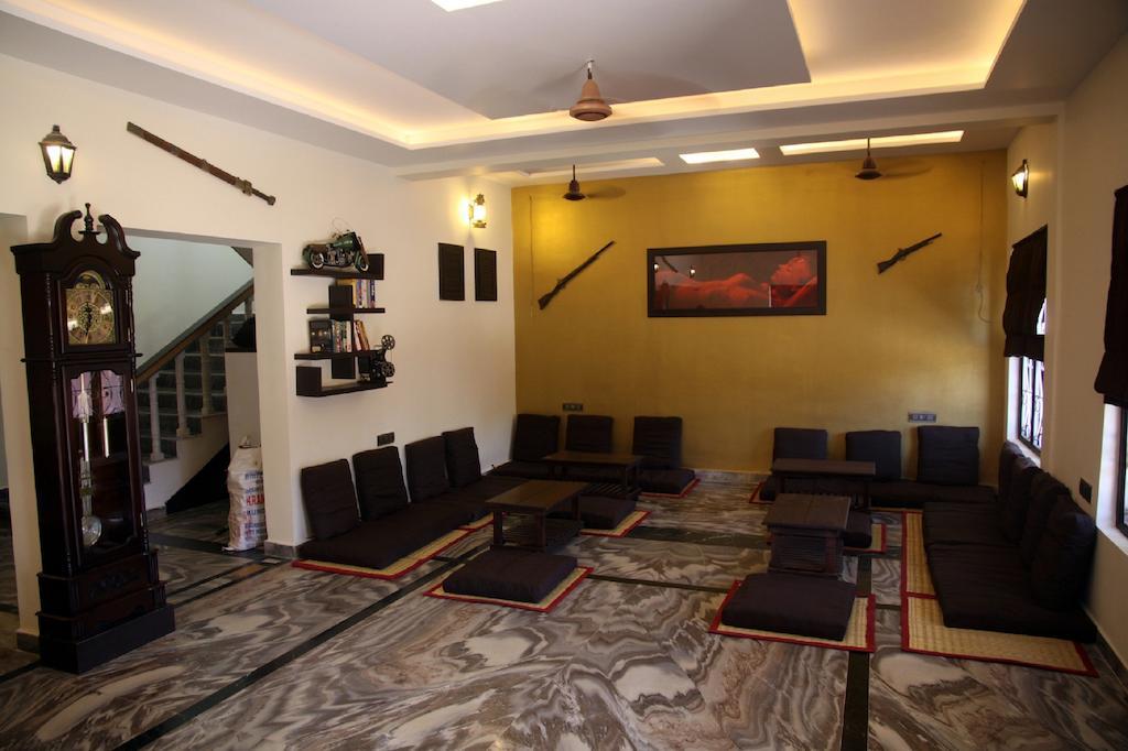 Wanderers Hostel Morjim Ngoại thất bức ảnh