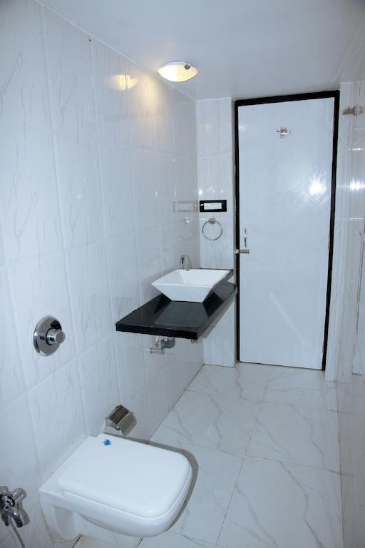 Wanderers Hostel Morjim Phòng bức ảnh
