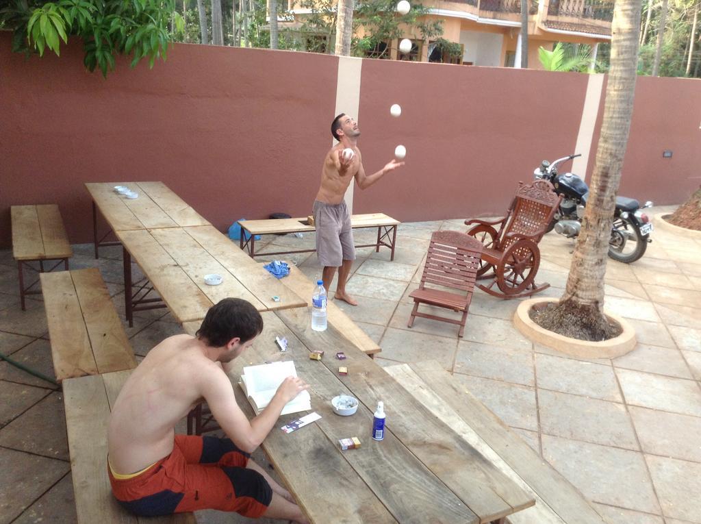 Wanderers Hostel Morjim Ngoại thất bức ảnh