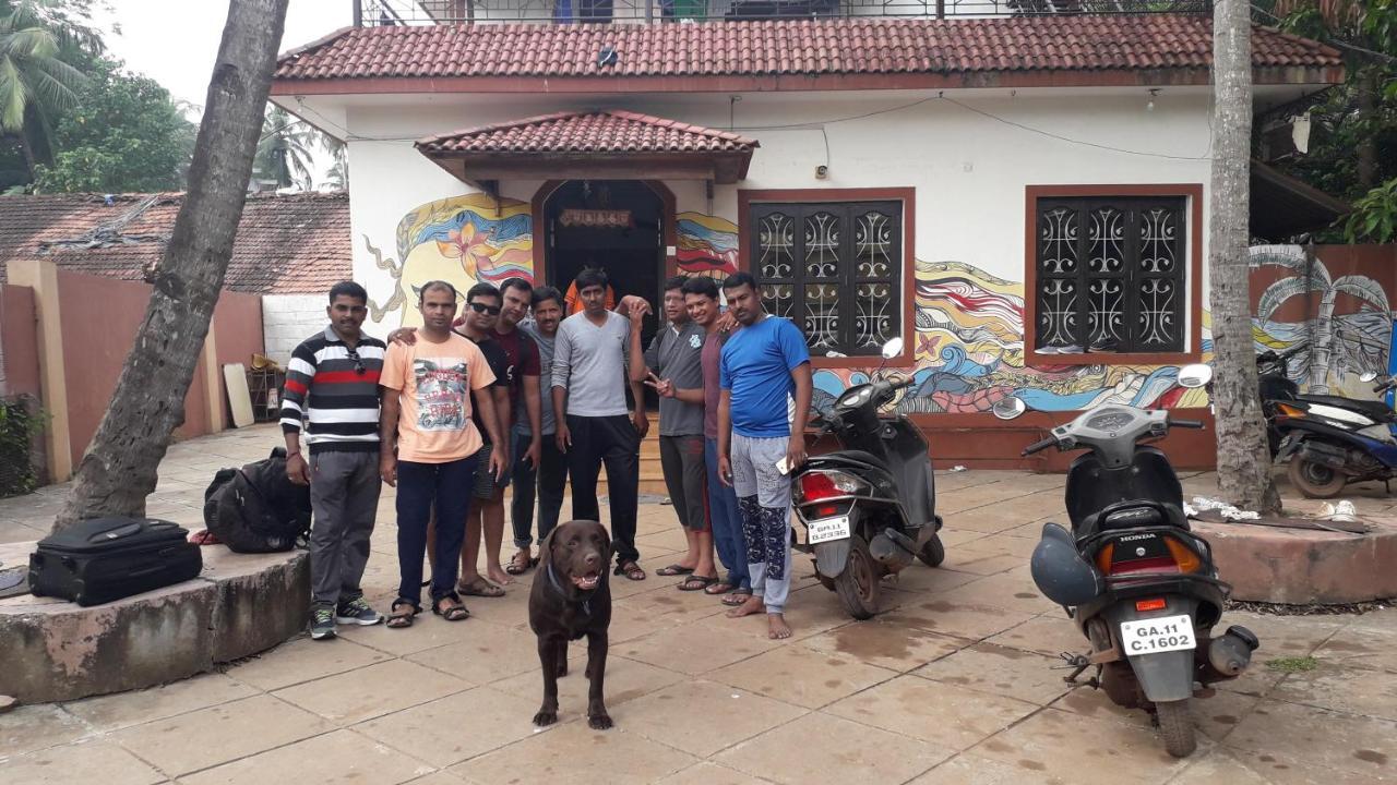 Wanderers Hostel Morjim Ngoại thất bức ảnh